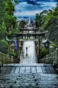 宮地嶽神社　雨×参道